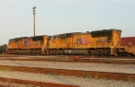 Power bringing EB intermodal heading for the Huey Long Bridge